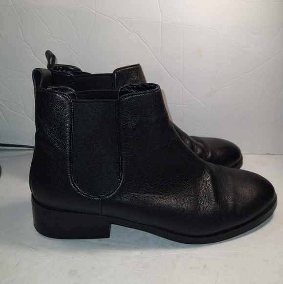 Cole Haan Shoes - Cole Haan Landsman Black Leather Chelsea Boots Women's sz 10B.